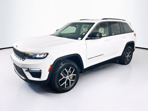 Used 2023 Jeep Grand Cherokee Limited RWD image 3