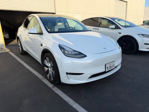 Used 2021 Tesla Model Y Long Range AWD/4WD image 2