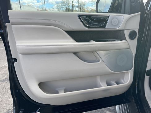 Used 2019 Lincoln Navigator Reserve w/ Cargo Package image 42