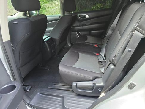 Used 2018 Nissan Pathfinder SV AWD/4WD image 18