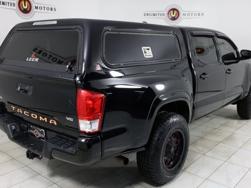 Used 2017 Toyota Tacoma SR image 3