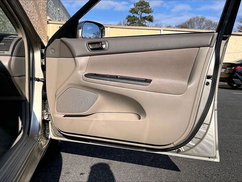 Used 2005 Toyota Camry LE image 21