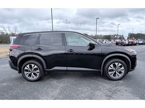 Used 2021 Nissan Rogue SV image 4