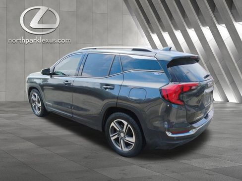 Used 2020 GMC Terrain SLT w/ Preferred Package FWD image 2