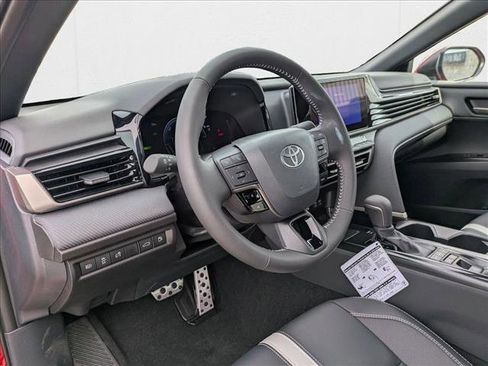 New 2025 Toyota Camry SE image 3