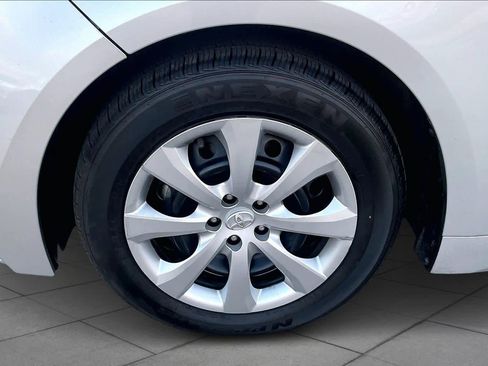 Used 2024 Toyota Corolla LE FWD image 11