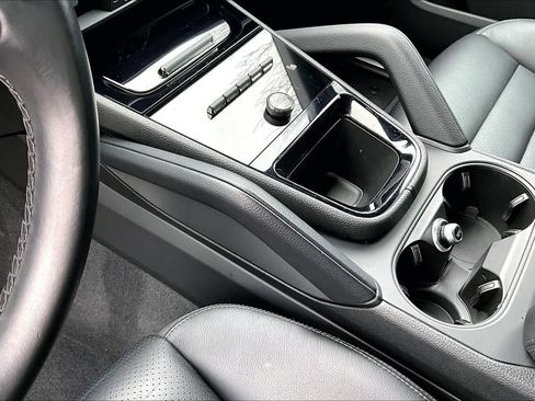 Used 2024 Porsche Cayenne image 32