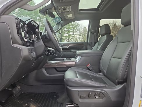 Certified 2024 Chevrolet Silverado 3500 LTZ w/ LTZ Plus Package image 11