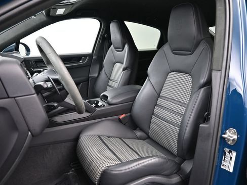 Certified 2025 Porsche Cayenne Coupe AWD/4WD image 5