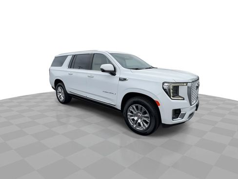 Used 2022 GMC Yukon XL Denali AWD/4WD image 2
