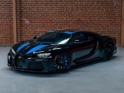 Used 2023 Bugatti Chiron Super Sport image 3