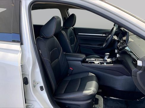 Certified 2024 Nissan Altima 2.5 SR w/ SR Premium Package FWD image 9