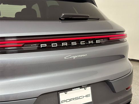 Certified 2026 Porsche Cayenne AWD/4WD image 17