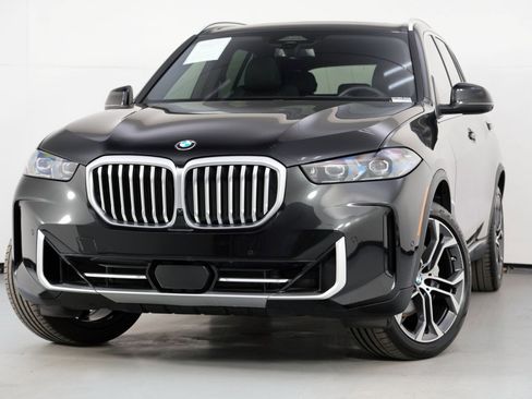 Used 2024 BMW X5 sDrive40i w/ Premium Package image 3