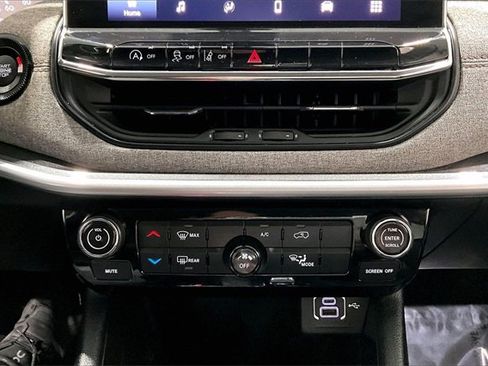 Used 2022 Jeep Compass Latitude image 16