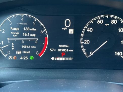 Used 2025 Honda Pilot TrailSport image 21