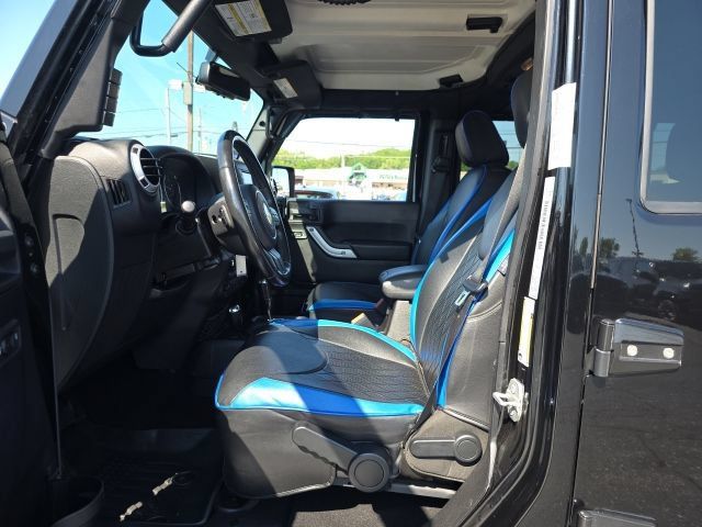 Used 2016 Jeep Wrangler Unlimited Sahara w/ Dual Top Group AWD/4WD image 12