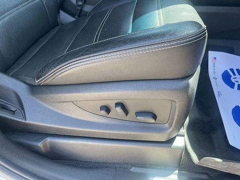 Used 2019 GMC Yukon XL Denali image 17