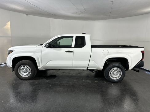 Used 2025 Toyota Tacoma SR image 7