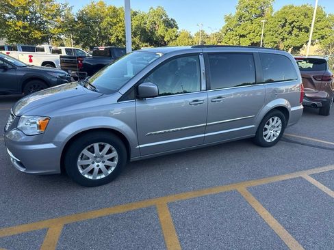 Used 2015 Chrysler Town & Country Touring FWD image 1