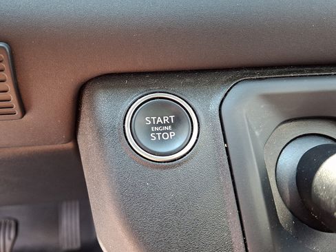 Used 2024 Land Rover Defender 110 X-Dynamic SE AWD/4WD image 23