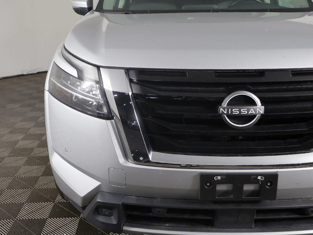 Used 2023 Nissan Pathfinder SL AWD/4WD image 14