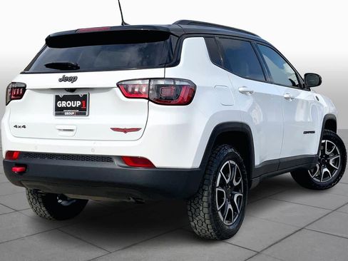 Used 2025 Jeep Compass Trailhawk AWD/4WD image 13