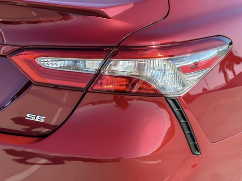 Certified 2018 Toyota Camry SE FWD image 24