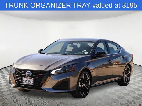 Used 2024 Nissan Altima 2.5 SR FWD image 3