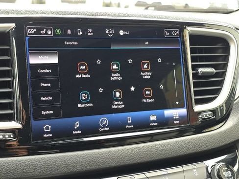 Used 2022 Chrysler Pacifica Touring-L w/ S Appearance Package FWD image 32