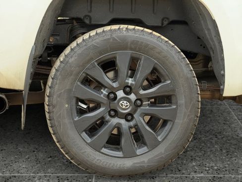 Used 2021 Toyota Tundra Limited w/ Limited Premium Package AWD/4WD image 8