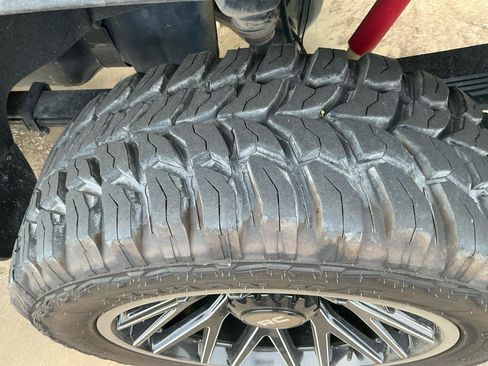 Used 2024 Chevrolet Silverado 2500 LT image 26