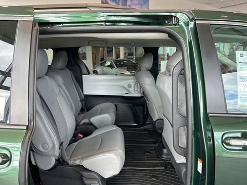 New 2026 Toyota Sienna XLE image 18