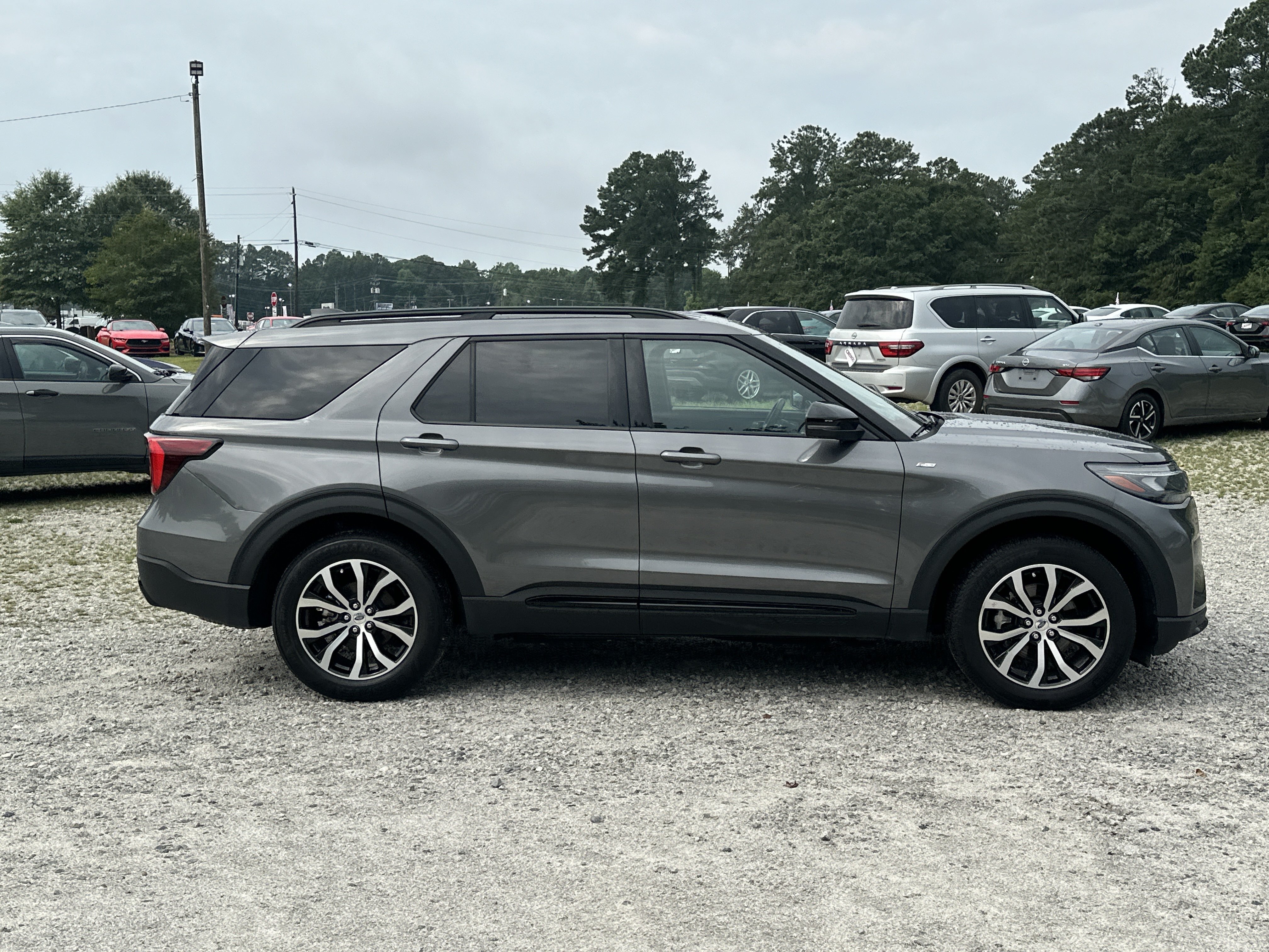 Used 2025 Ford Explorer ST-Line AWD/4WD image 4