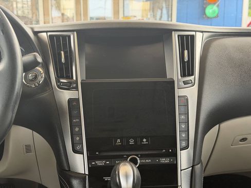 Used 2015 INFINITI Q50 w/ Moonroof Package RWD image 9