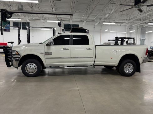 Used 2018 RAM 3500 Laramie AWD/4WD image 2