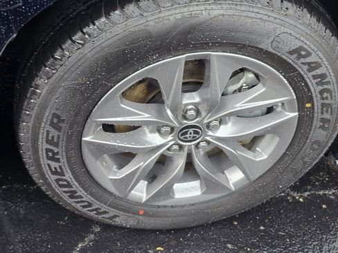 Used 2024 Toyota Sienna XLE FWD image 20