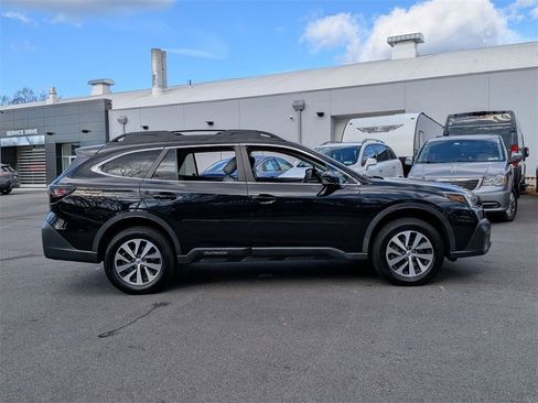 Used 2020 Subaru Outback Premium image 2