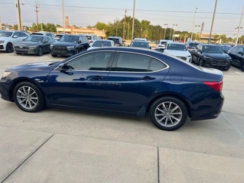 Used 2018 Acura TLX FWD image 2