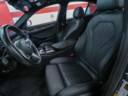Used 2022 BMW 530i w/ M Sport Package RWD image 11