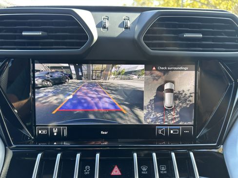 Used 2020 Lamborghini Urus AWD/4WD image 26