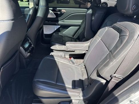 Used 2020 Lincoln Aviator Reserve w/ Equipment Group 202A image 14