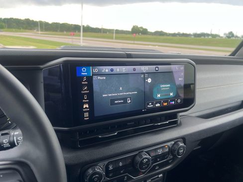 Used 2025 Jeep Wrangler Willys image 22