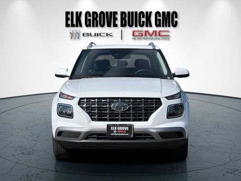 Used 2025 Hyundai Venue SEL FWD image 9
