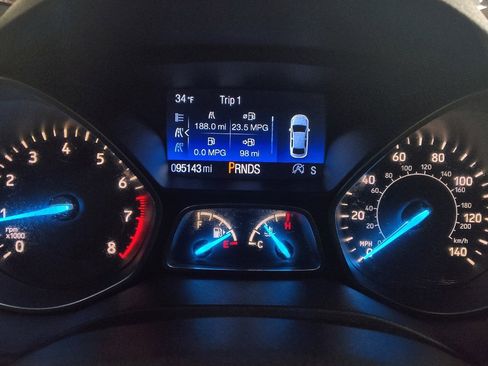Used 2017 Ford Escape SE w/ Equipment Group 201A FWD image 23