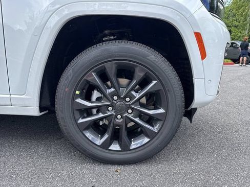 New 2026 Jeep Grand Cherokee Limited AWD/4WD image 12