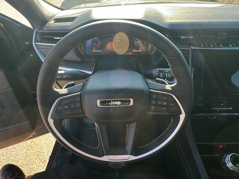 New 2025 Jeep Grand Cherokee Laredo X w/ Luxury Tech Group I image 21