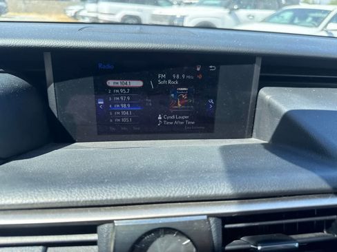 Used 2019 Lexus IS 300 RWD image 21
