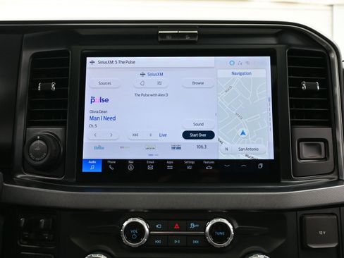 Used 2025 Ford F350 Platinum image 34