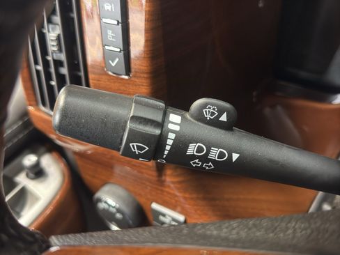 Used 2023 GMC Savana 2500 image 30